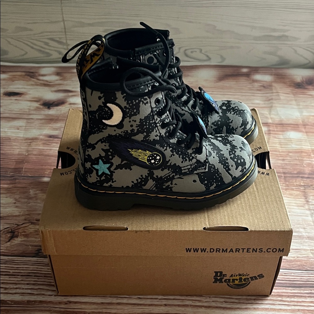 Dr. Martens Kids' Cosmic Print Space Adventure Boots - Black and Gray 1460T